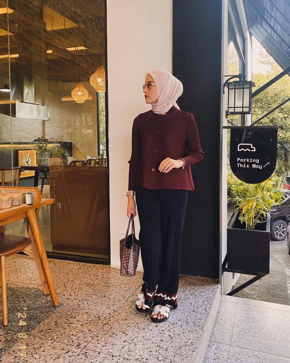 ide OOTD hangout ala Nina Zatulini (instagram.com/ninazatulini22)