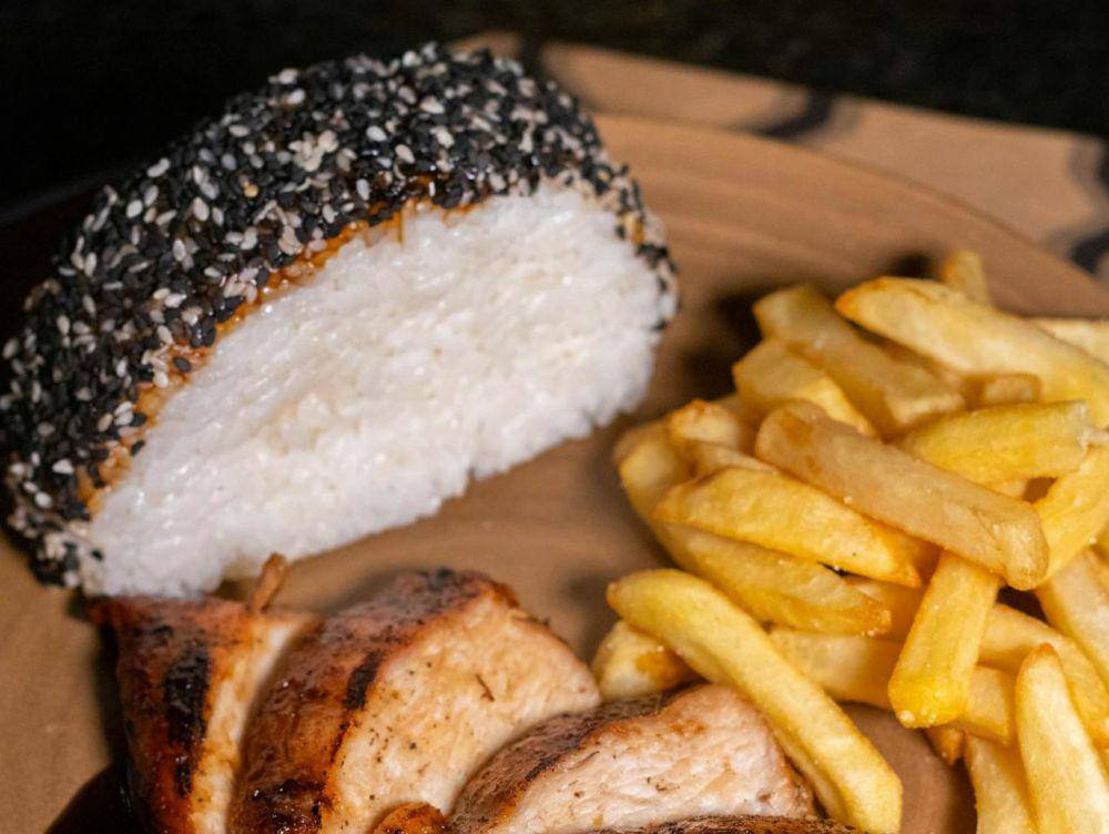 ilustrasi sesame crusted chicken (pexels.com/Luis Yañez)