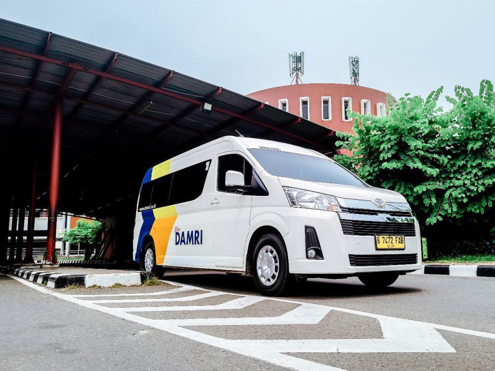 Ilustrasi DAMRI angkutan Bandara Soekarno-Hatta. (dok. DAMRI)