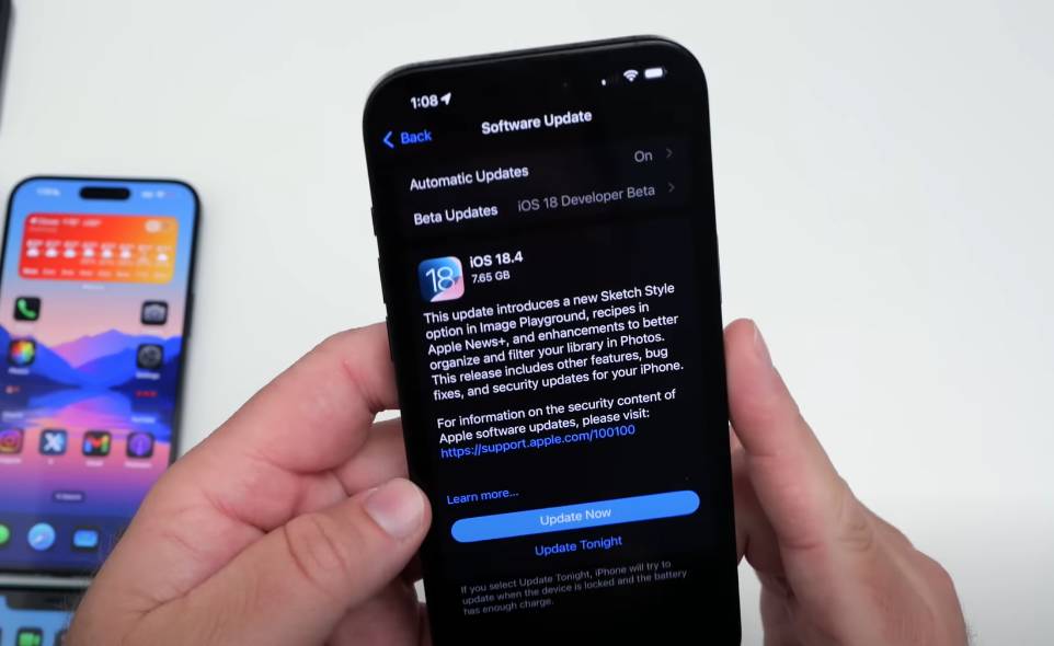 Notifikasi pembaruan sistem operasi iOS 18.4 (youtube.com/zollotech)