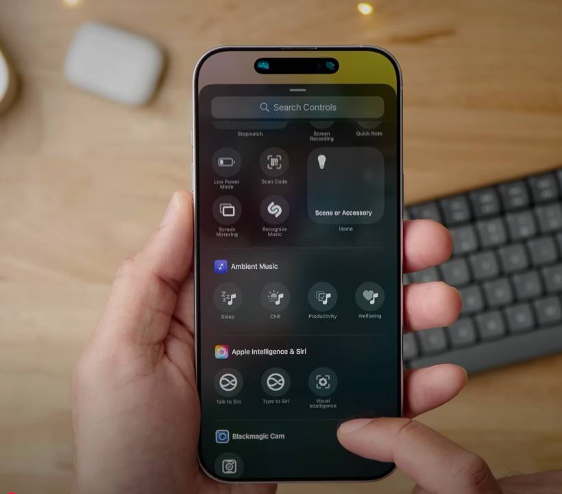 Cara mengaktifkan fitur Ambient Music melalui Control Center (youtube.com/9to5Mac)