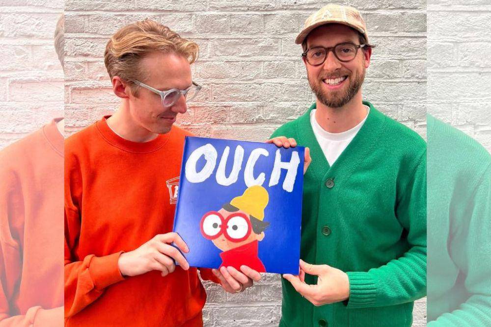Para personel band Honne bersama album terbaru mereka yakni "OUCH" yang rilis pada September 2024. (Instagram.com/hellohonne)