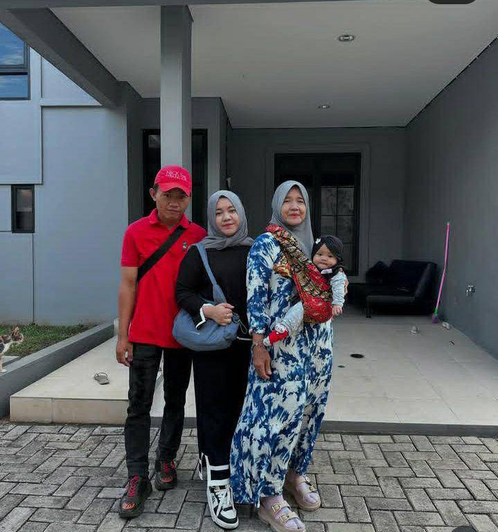 mbak Lala lebaran di rumah baru bersama keluarga (instagram.com/shela_lala96)