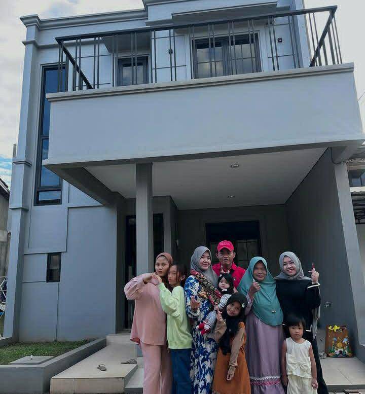 mbak Lala lebaran di rumah baru bersama keluarga (instagram.com/shela_lala96)
