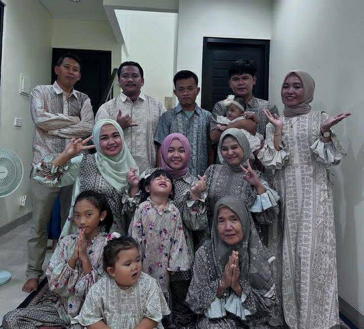 mbak Lala lebaran di rumah baru bersama keluarga (instagram.com/shela_lala96)