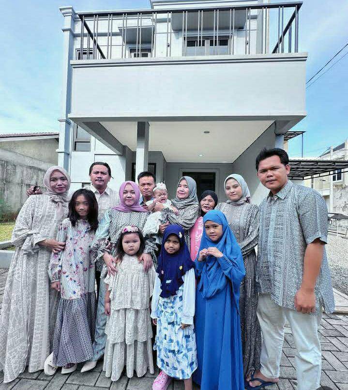 mbak Lala lebaran di rumah baru bersama keluarga (instagram.com/shela_lala96)