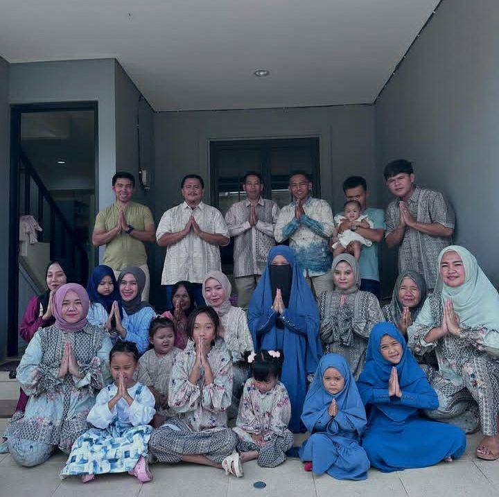 mbak Lala lebaran di rumah baru bersama keluarga (instagram.com/shela_lala96)