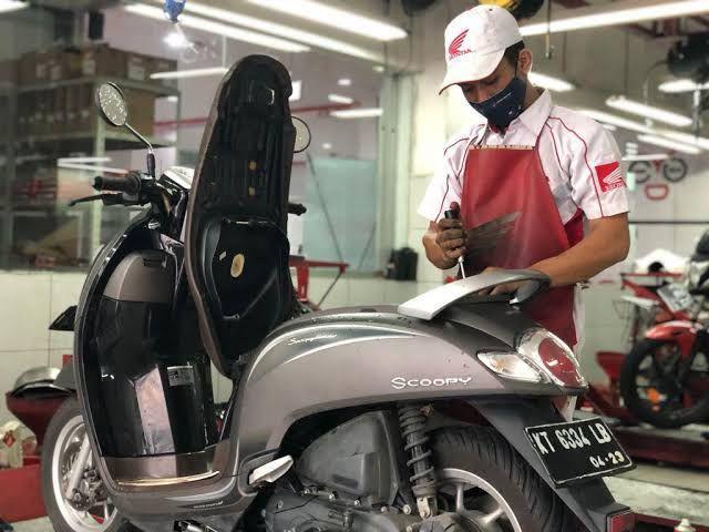 Ilustrasi servis kendaraan di bengkel AHASS. (Dok. Astra Motor Kaltim)