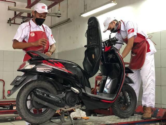 Ilustrasi servis kendaraan di AHASS. (Dok. Astra Motor Kaltim)