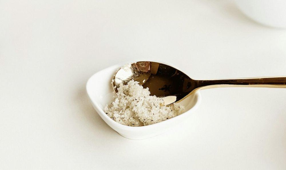 4 Lip Scrub untuk Membuat Bibir Lebih Sehat dan Segar, Yuk Cek!