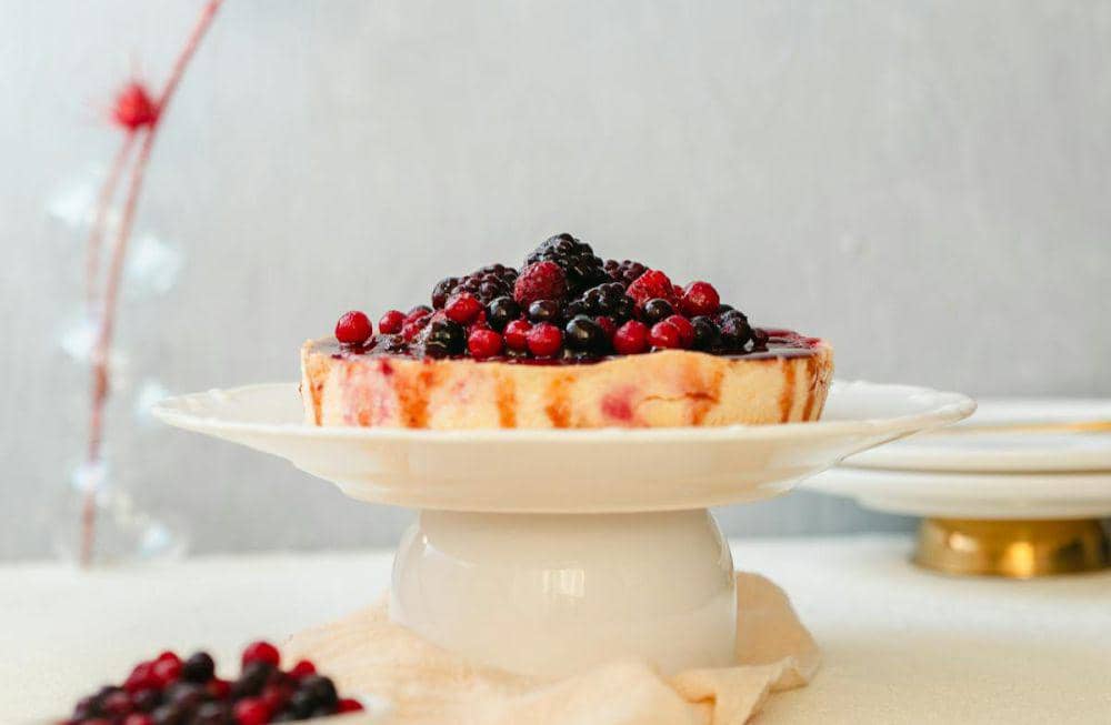 ilustrasi kue tart berry (pexels.com/Ruken Kobatan)