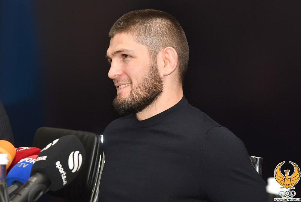 Khabib Tolak Salaman dengan Perempuan di Final Liga Champions