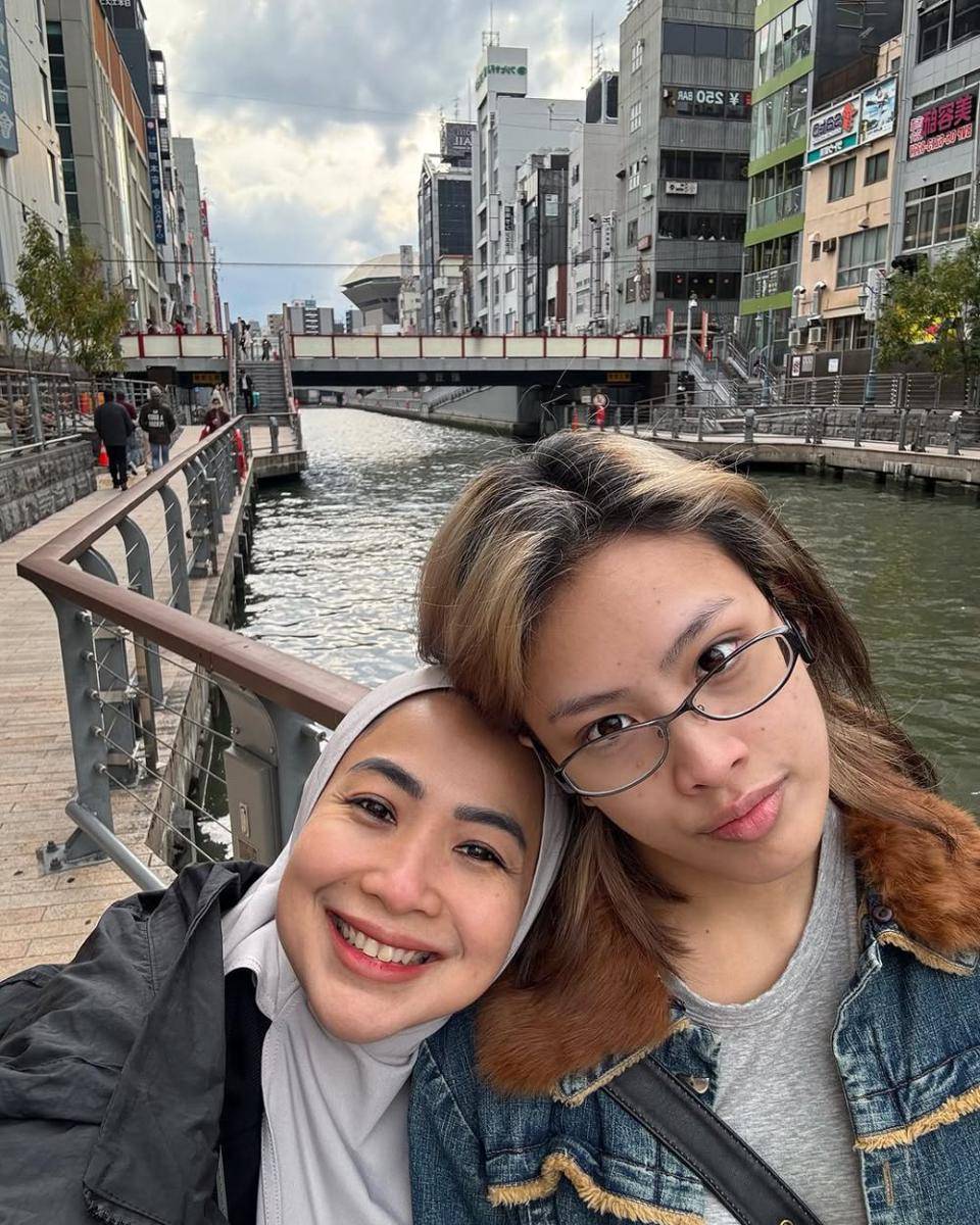 potret Feni Rose dan sang putri (instagram.com/fenirose)