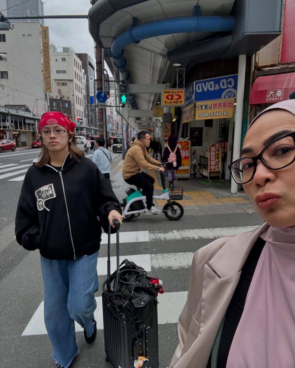 potret Feni Rose dan sang putri (instagram.com/fenirose)