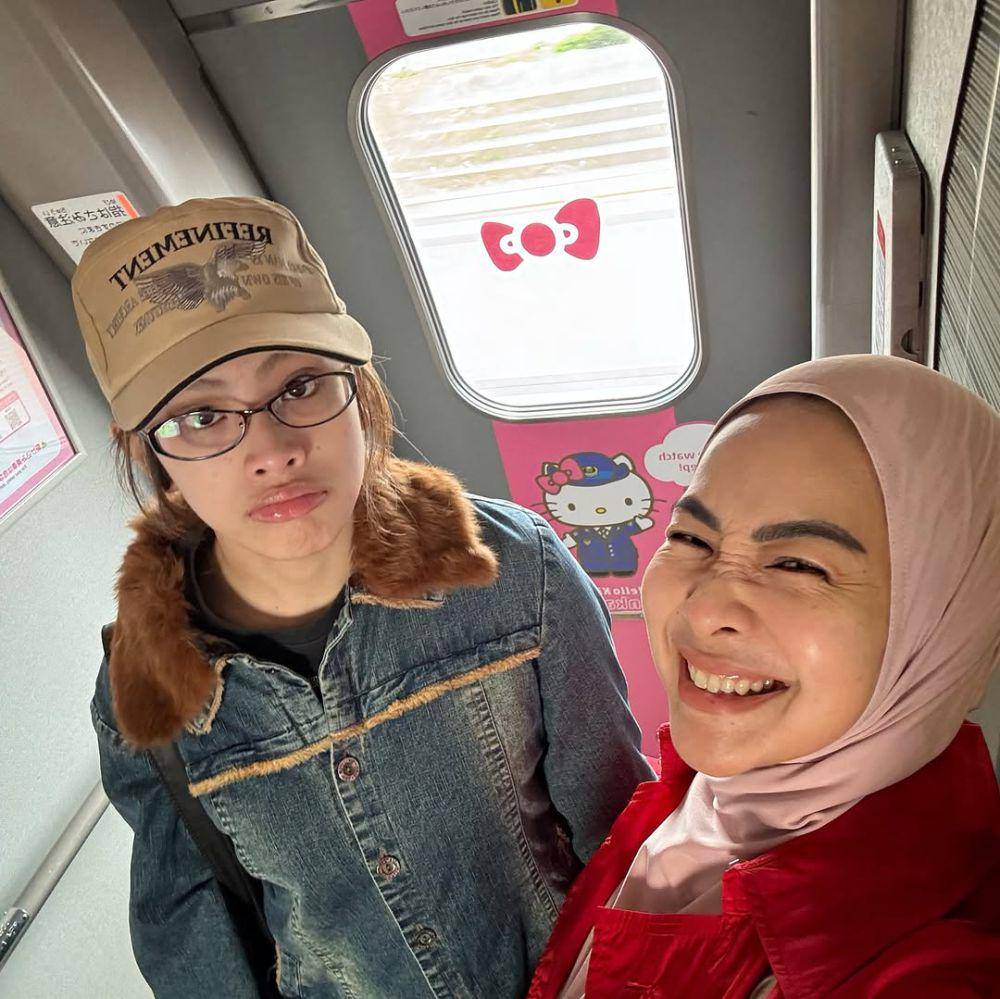 potret Feni Rose dan sang putri (instagram.com/fenirose)