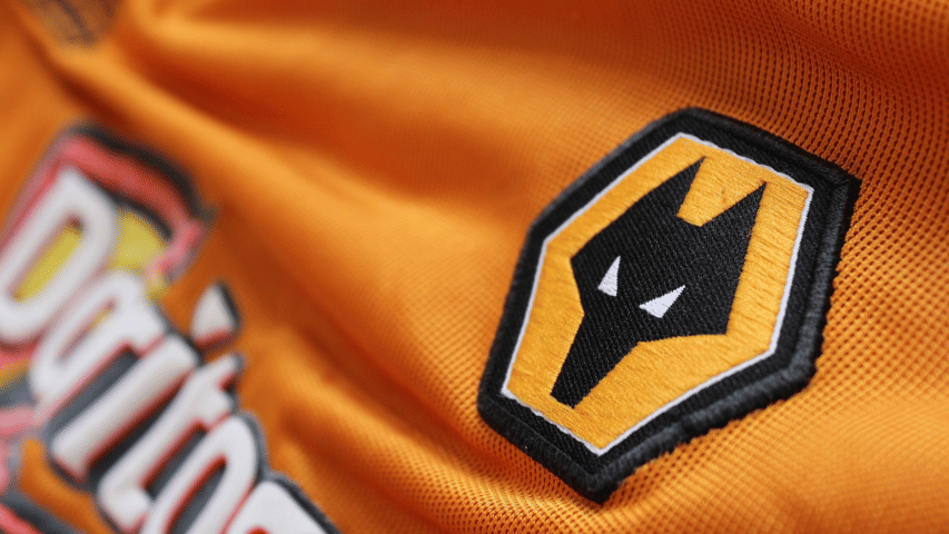 ilustrasi jersey Wolverhampton Wanderers