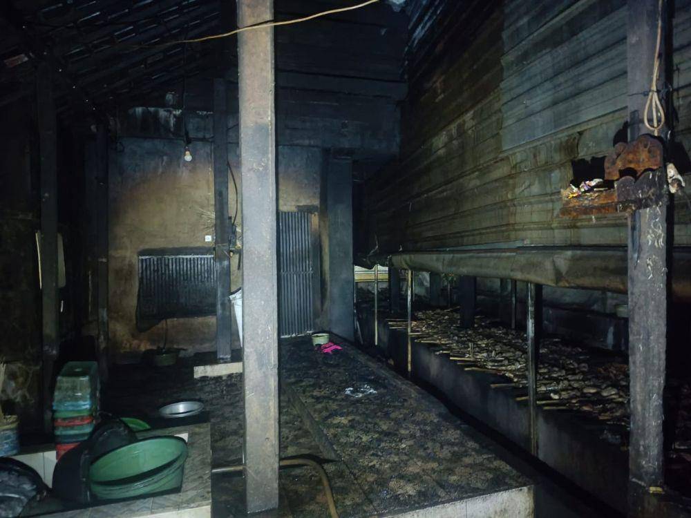 Kebakaran tempat usaha panggang ayam di Klungkung. (Dok. IDN Times/ist)