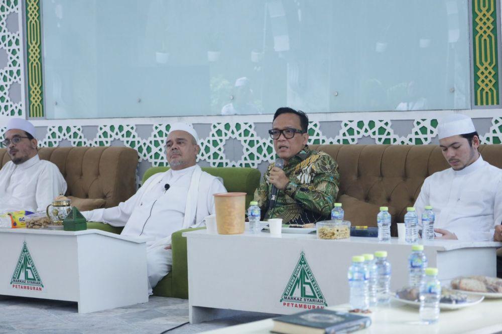 Wamenaker Noel Silaturahmi ke Rizieq Shihab, Bahas Jokowi-Demokrasi