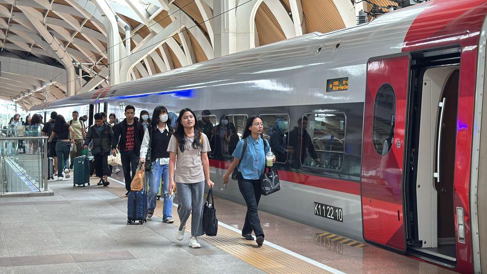 Whoosh Dipadati Penumpang Liburan, Capai 21 Ribu Orang per Hari