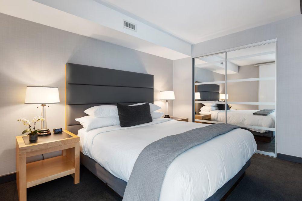 ilustrasi kamar hotel (unsplash.com/Point3D Commercial Imaging Ltd.)