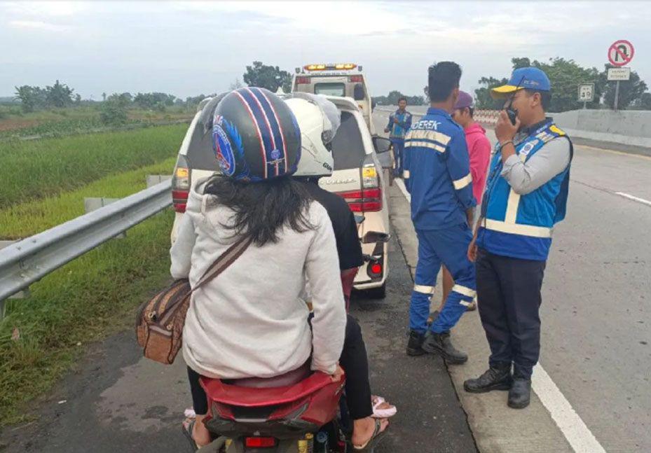 Ikuti Aplikasi, Pemudik Roda Dua Nyasar ke Jalan Tol Medan-Tebing