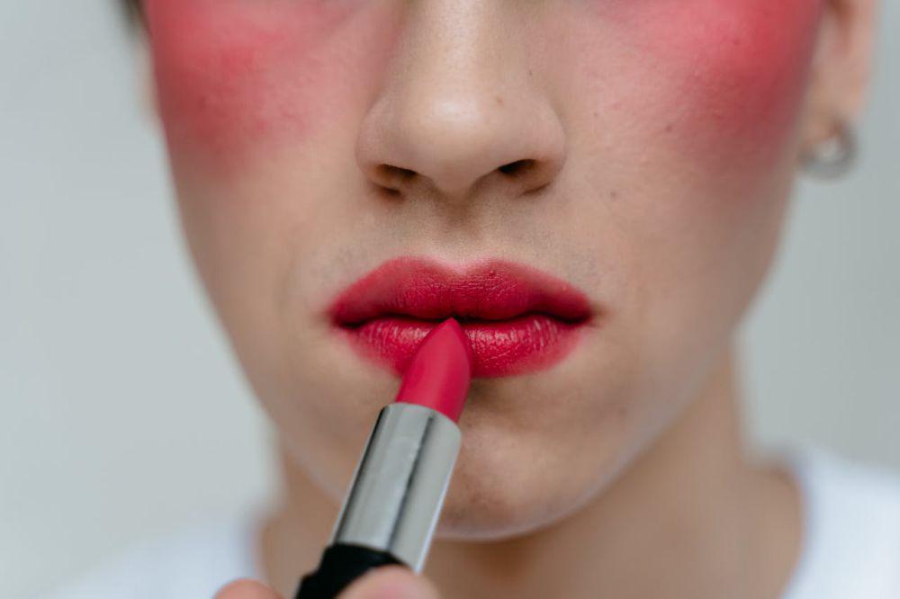 Mengenal Undone Beauty, Mendobrak Tren Kecantikan yang Sempurna!