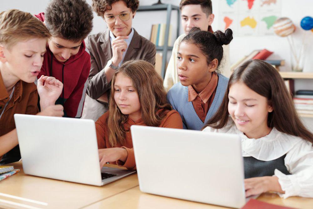 5 Tips Memilih Laptop Terbaik untuk Anak Sekolah di Tahun 2025