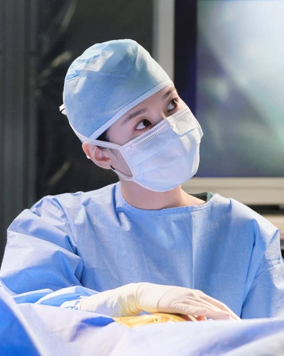 cuplikan drama Hyper Knife (instagram.com/eunbining0904)
