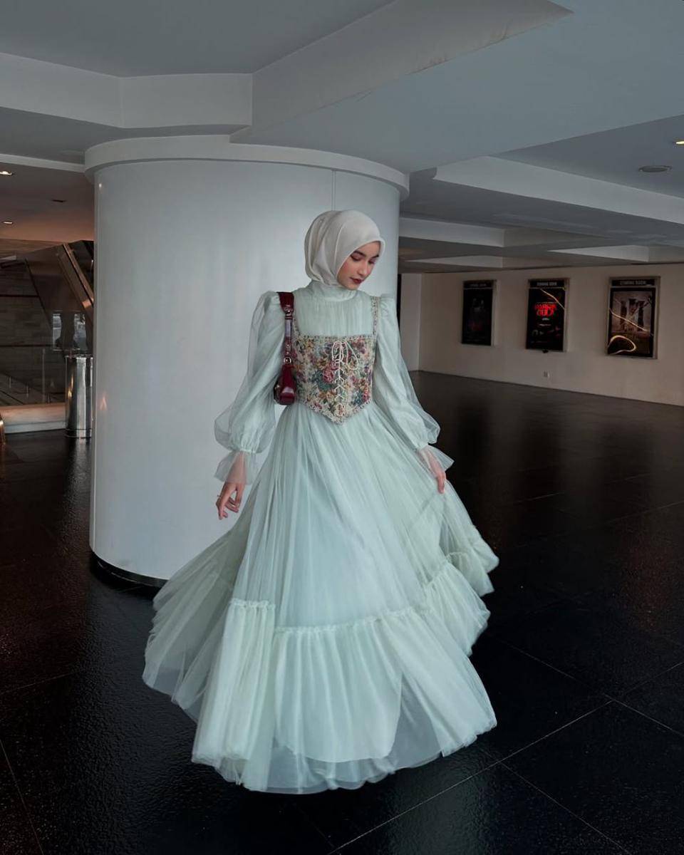 Outfit halal bi halal ala Cut Intan Nabila (instagram.com/cut.intannabila)
