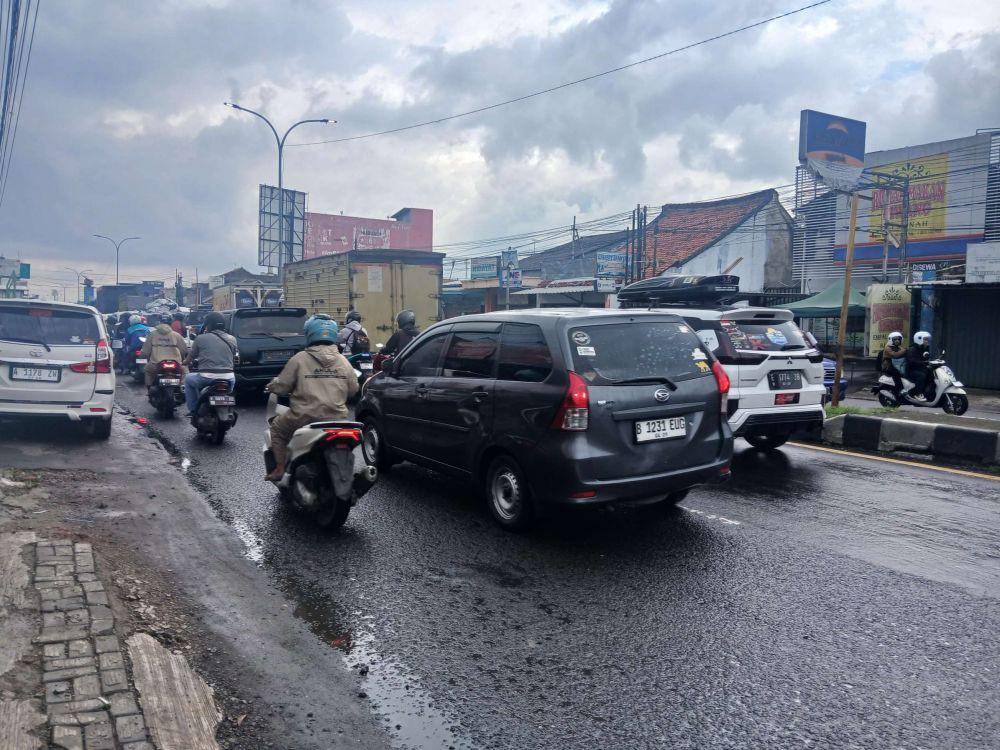 Lalu Lintas Pantura Cirebon Macet, Dominasi Kendaraan Luar Kota