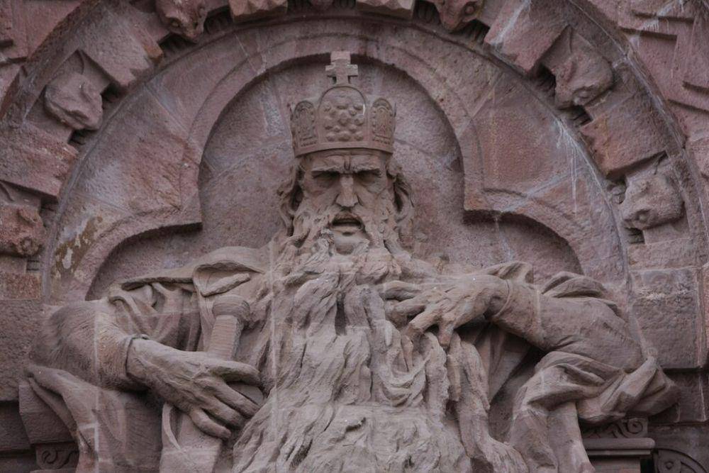 patung Frederick Barbarossa (commons.m.wikimedia.org/B.angerstein)