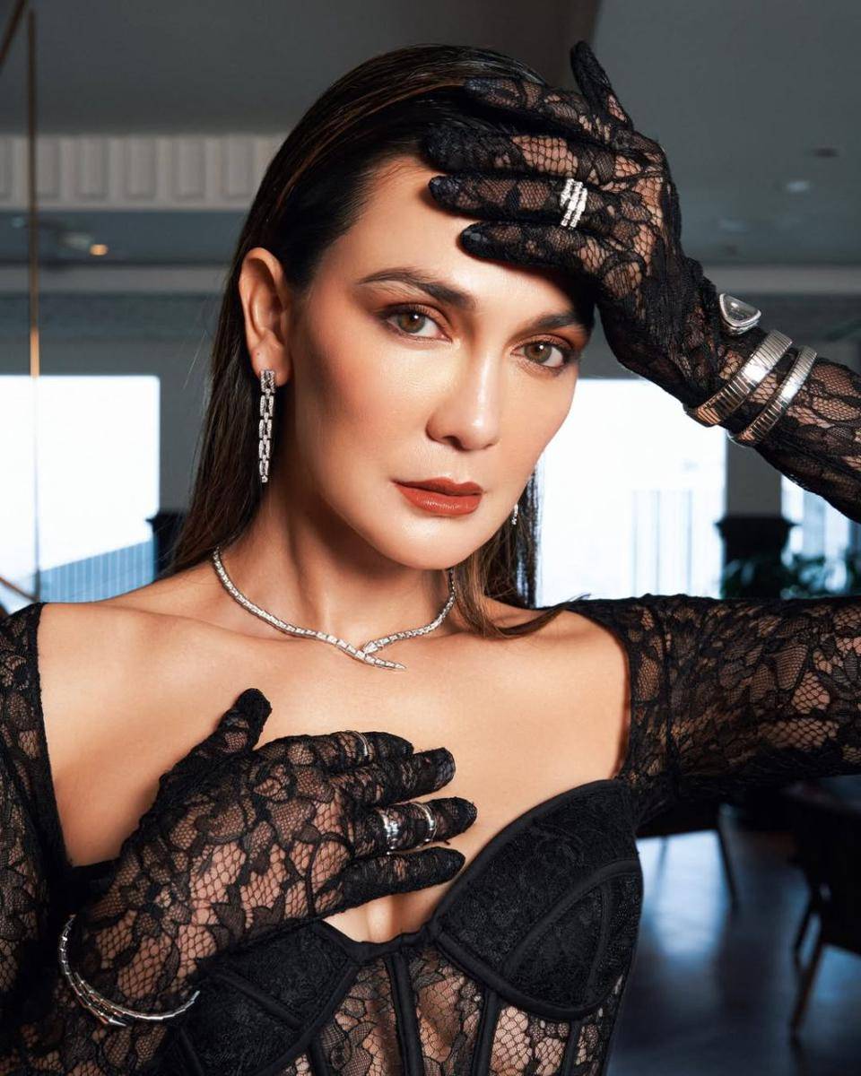 makeup ala Luna Maya (instagram.com/lunamaya)