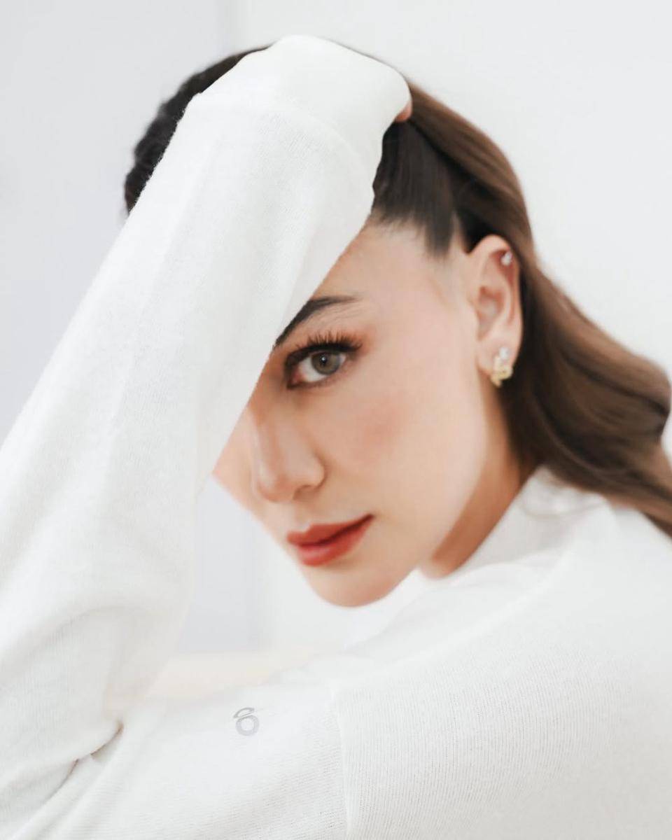 makeup ala Luna Maya (instagram.com/lunamaya)