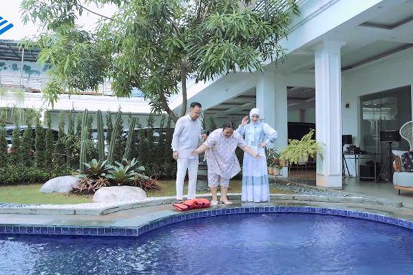 8 Potret Mewah Rumah Irish Bella dan Haldy, Garasi Muat Puluhan Mobil