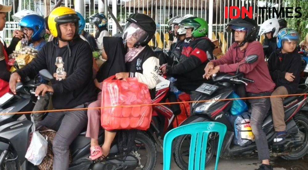 Antrian sepeda motor di Bakauheni Lampung. (IDN Times/Muhaimin)