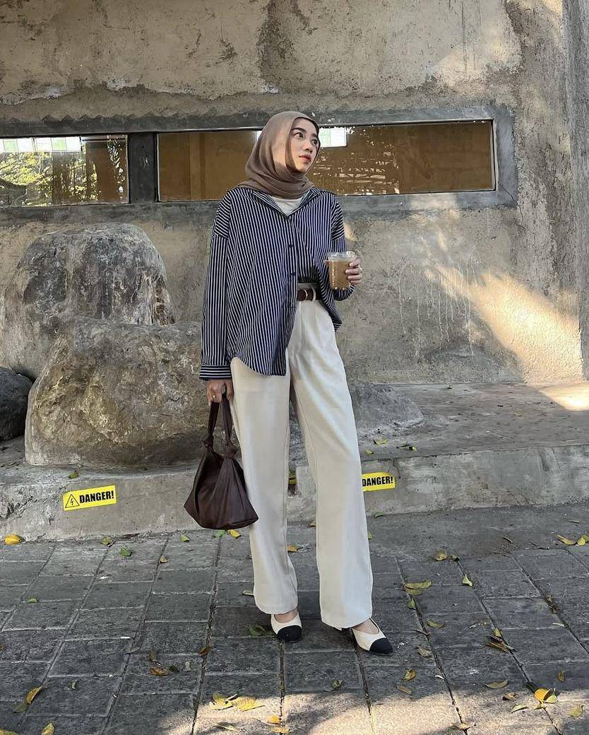 potret ide OOTD Hijab smart casual look ala Dela Ayu (instagram.com/delaaayuu)