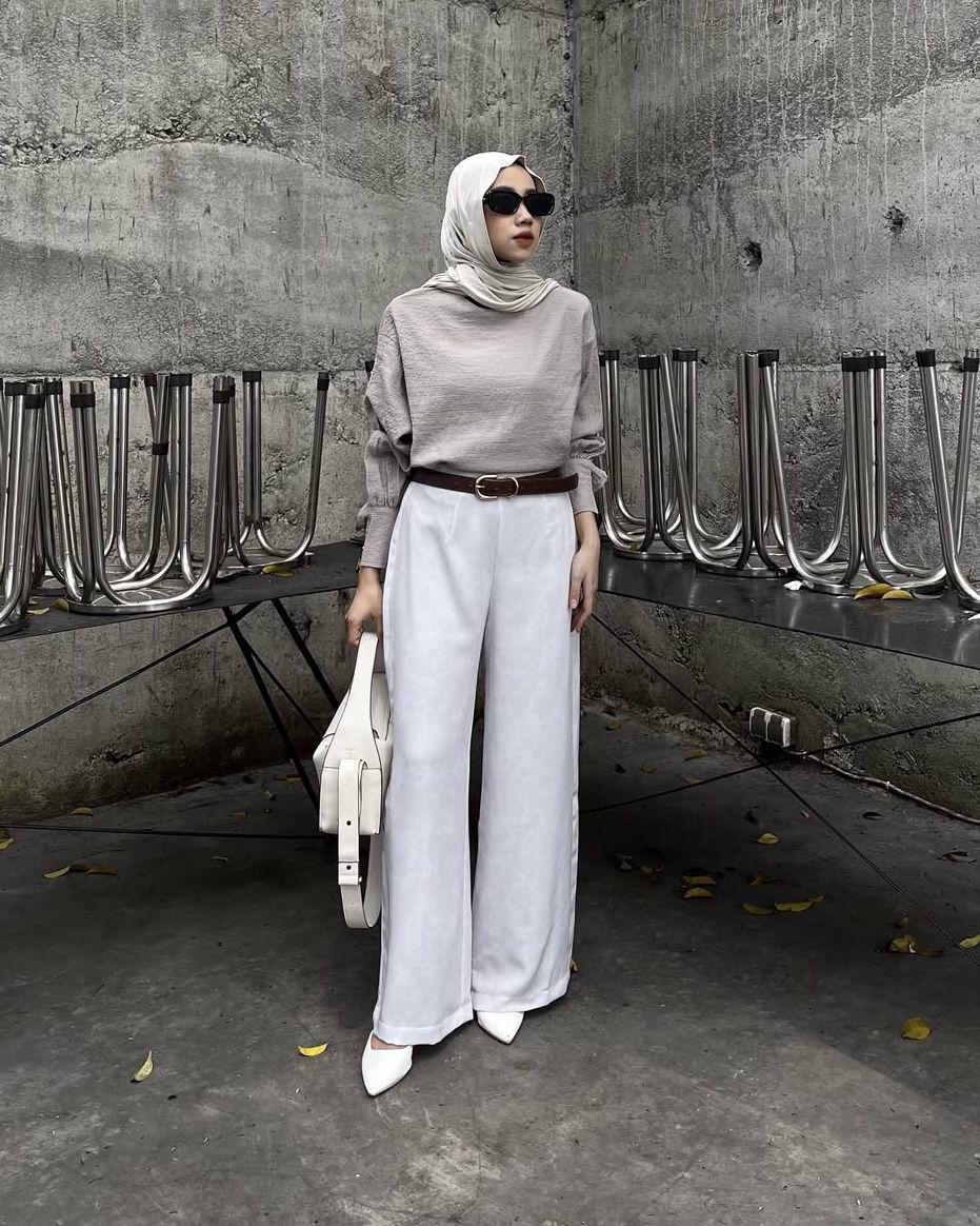 potret ide OOTD Hijab smart casual look ala Dela Ayu (instagram.com/delaaayuu)