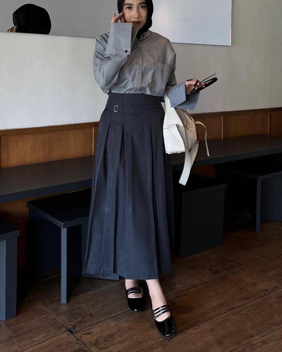 potret ide OOTD Hijab smart casual look ala Dela Ayu (instagram.com/delaaayuu)