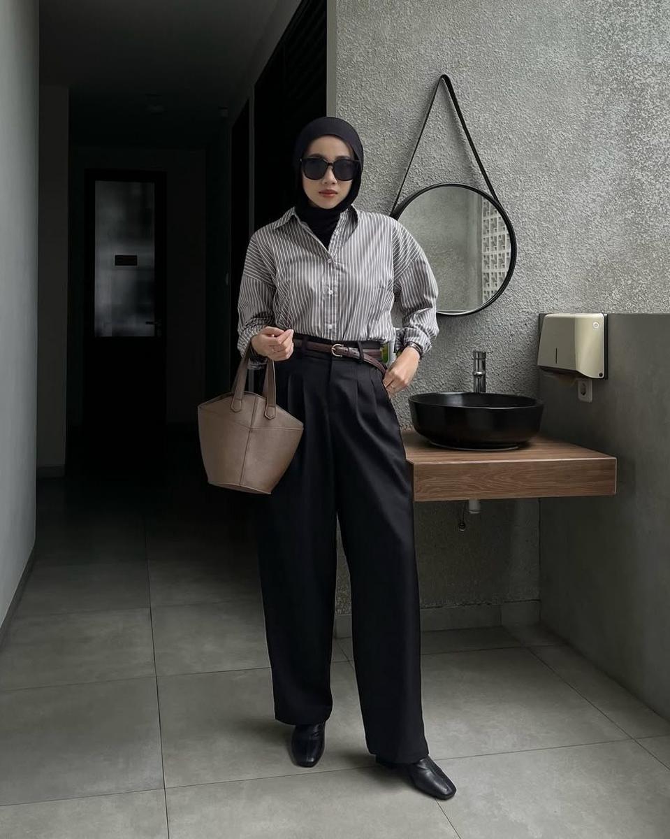 potret ide OOTD Hijab smart casual look ala Dela Ayu (instagram.com/delaaayuu)