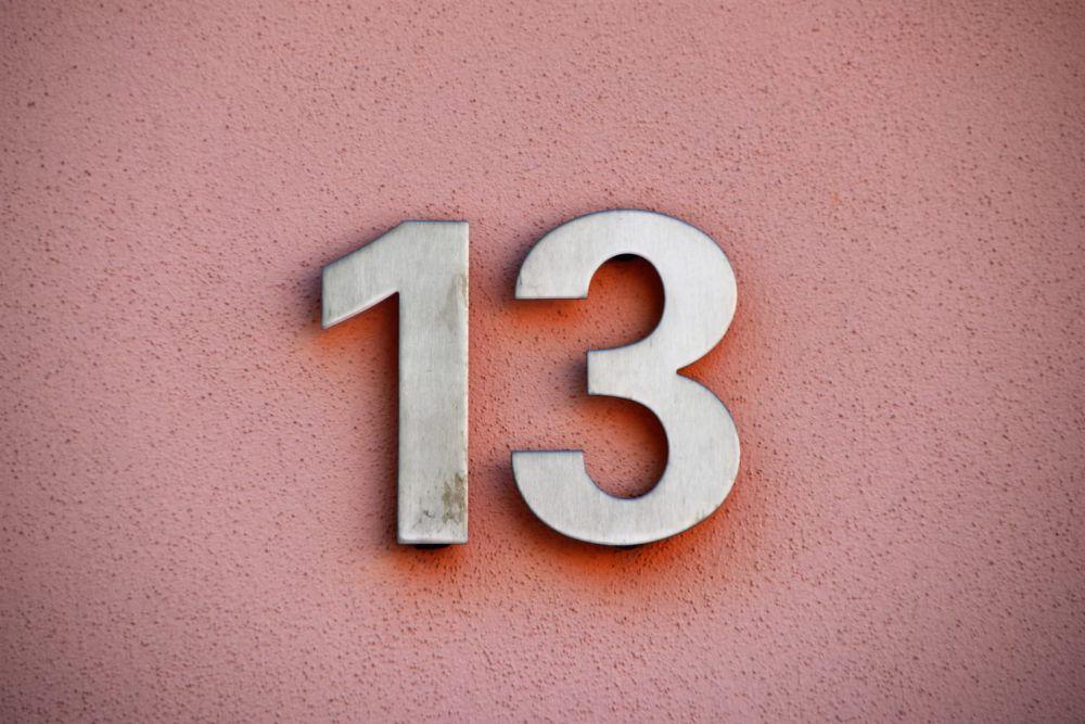 ilustrasi angka 13 (unsplash.com/Waldemar)