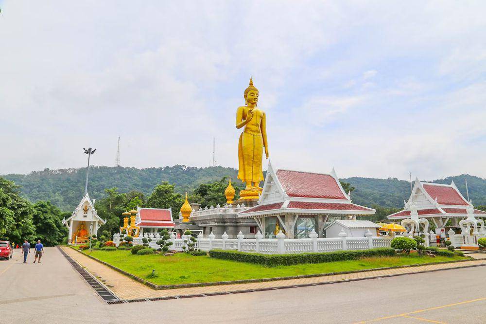 Luang Prabang (unsplash.com/Nithit Teeraworawit)
