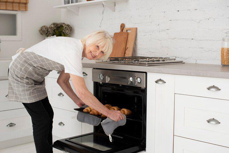 5 Tanda Ovenmu Perlu Deep Cleaning setelah Dipakai Memasak