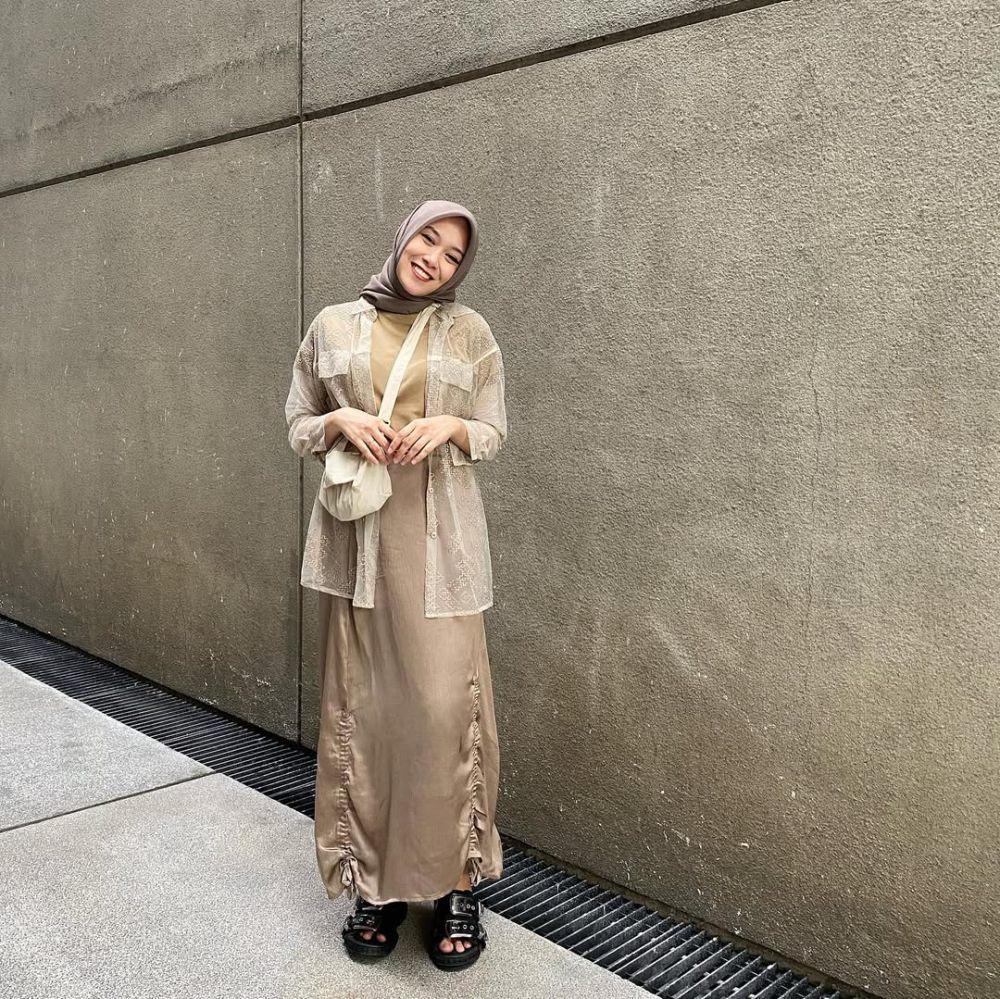 Outfit beige (Instagram.com/shadirafirdausii)