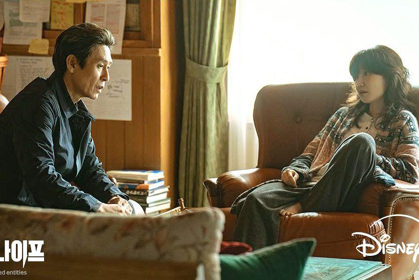 9 Love Hate Relationship antara Dokter Choi dan Se Ok di Hyper Knife