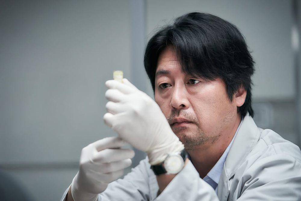 cuplikan Kim Yun Seok di film Virus (instagram.com/by4mstudio.official)