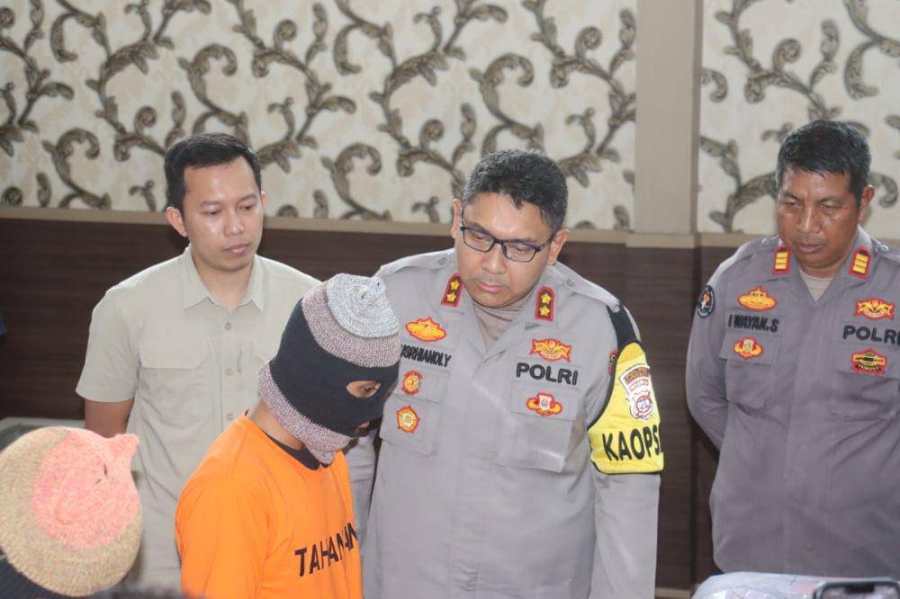 Polres Lampung Selatan menggelar konferensi pers ungkap kasus pembunuhan Jumat (4/4/2025). (Dok. Polres Lamsel).