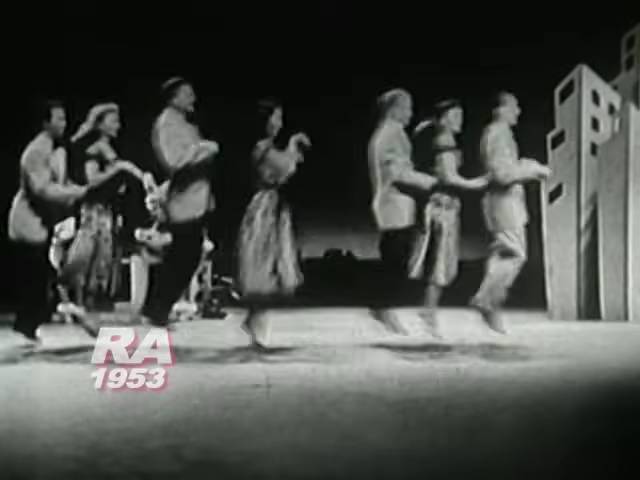 tren tarian bagi-bagi THR (youtube.com/rayanthonymarilynmonroe)