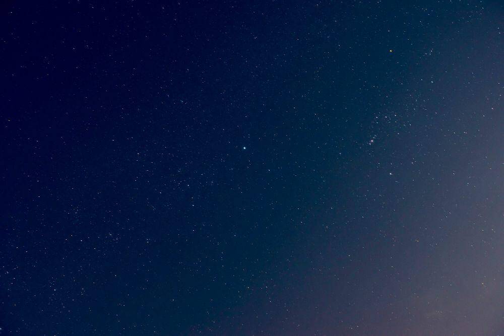 Ilustrasi langit malam (Freepik.com/rawpixel.com)