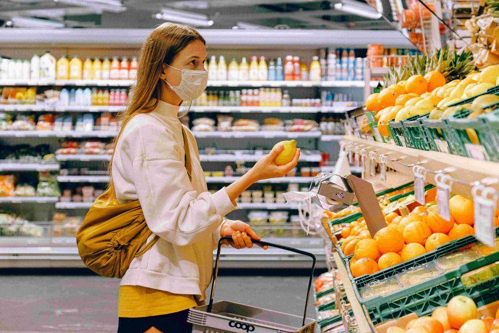 ilustrasi belanja di supermarket (pexels.com/Anna Shvets)