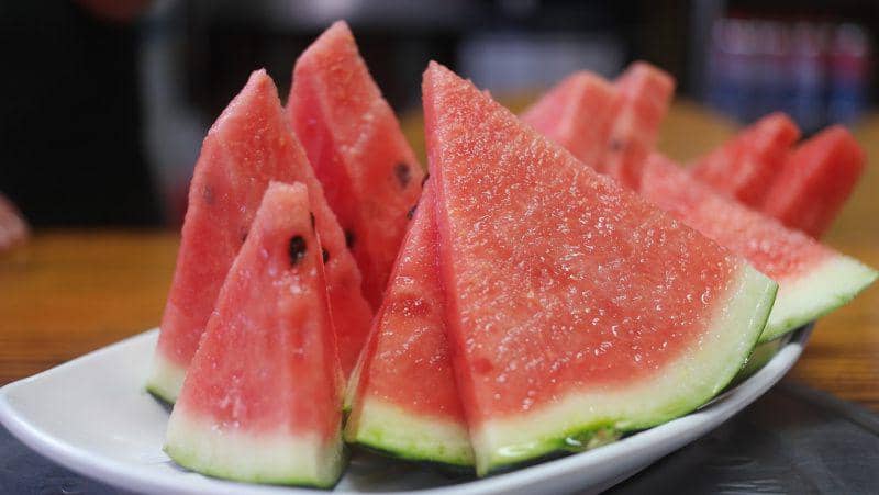 https://pixabay.com/photos/watermelon-fruit-korea-and-food-2395804/